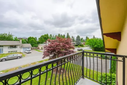 Laundry Room Photo of 33318 Holland Avenue, Abbotsford, BC