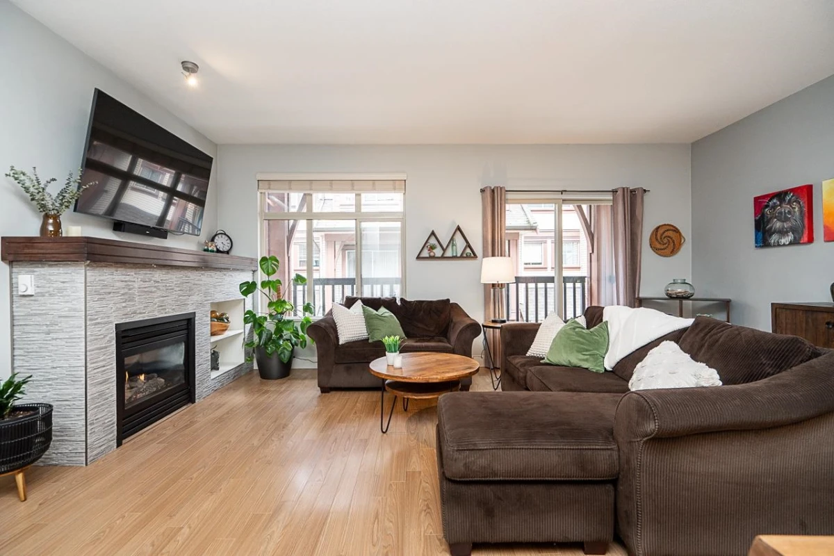 Dining Area Photo of 7 19479 65 Avenue, Surrey, BC