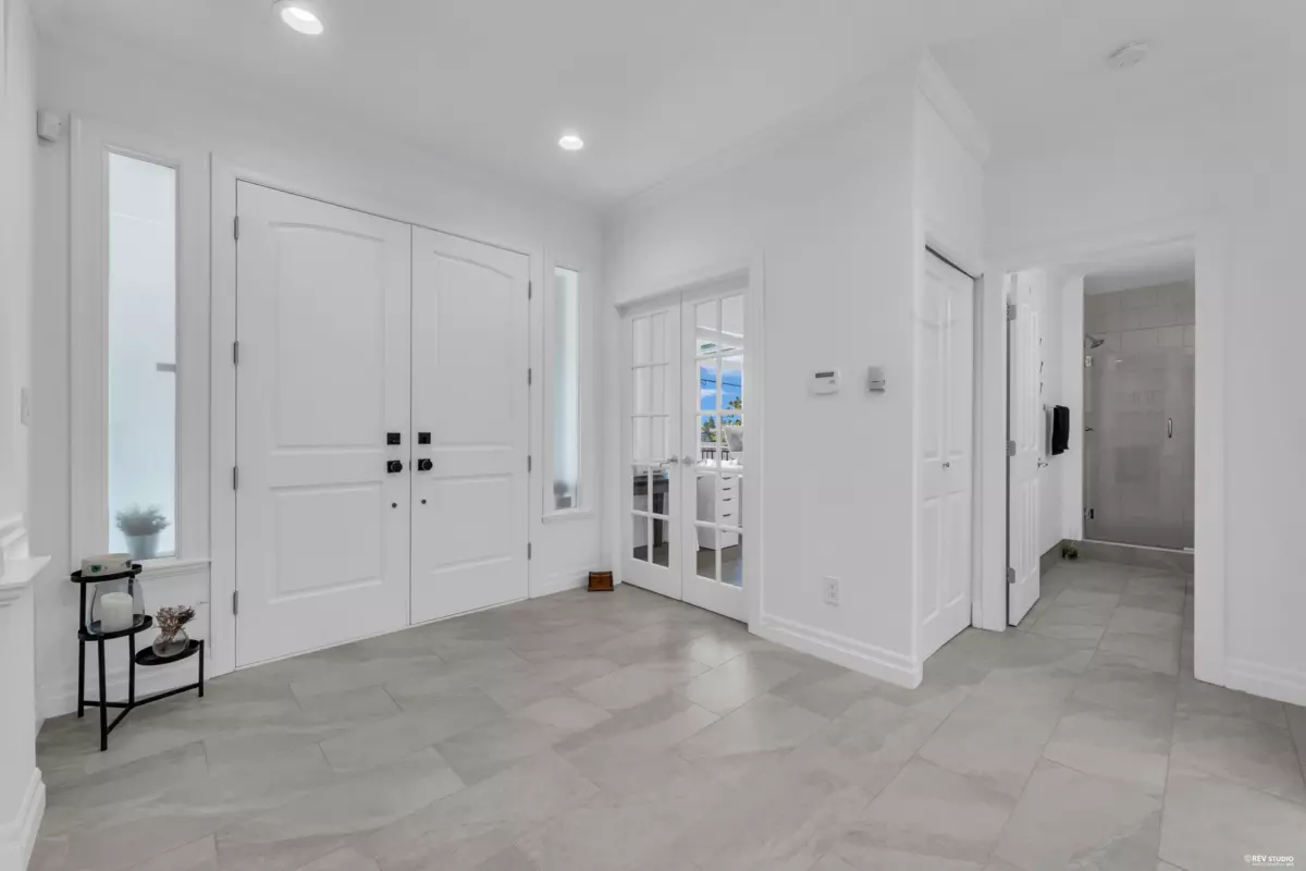 Family Room Photo of 2459 Mathers Avenue, West Vancouver, BC