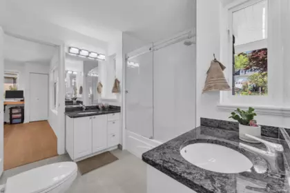 Mudroom Photo of 2459 Mathers Avenue, West Vancouver, BC