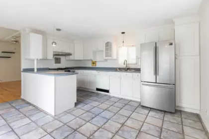 Kitchen Island Photo of 4 23387 70a Avenue, Langley, BC