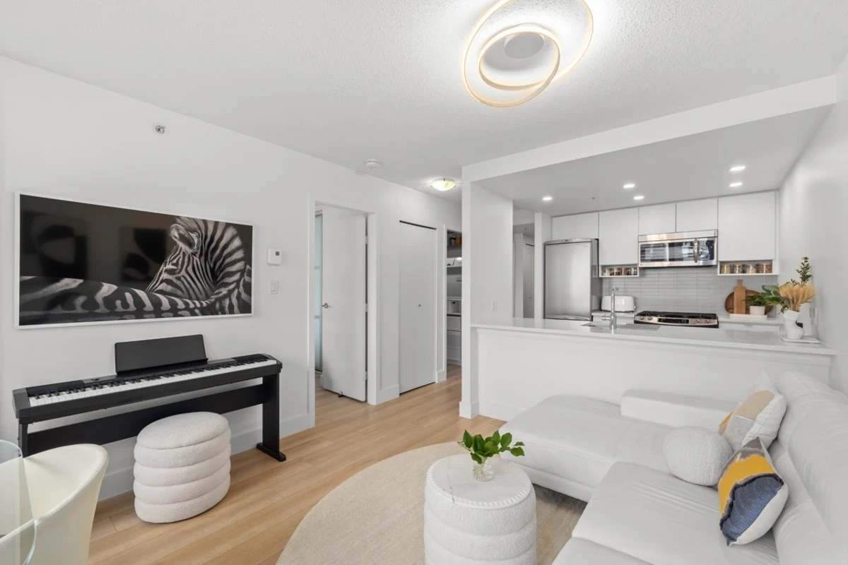 Family Room Photo of 607 939 Expo Boulevard, Vancouver, BC