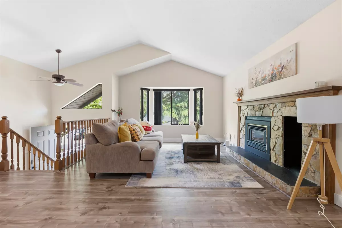 Family Room Photo of 9768 151a Street, Surrey, BC