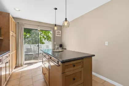 Kitchen Island Photo of 9768 151a Street, Surrey, BC