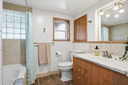 Hallway Photo of 1219 London Street, New Westminster, BC
