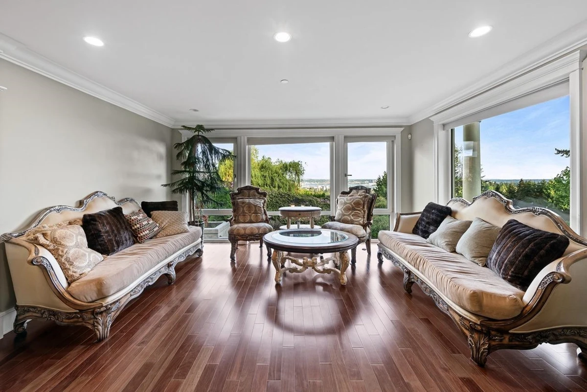 Dining Area Photo of 761 Eyremount Drive, West Vancouver, BC