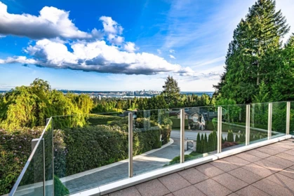 Backyard Photo of 761 Eyremount Drive, West Vancouver, BC