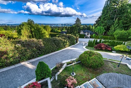 Front Yard Photo of 761 Eyremount Drive, West Vancouver, BC