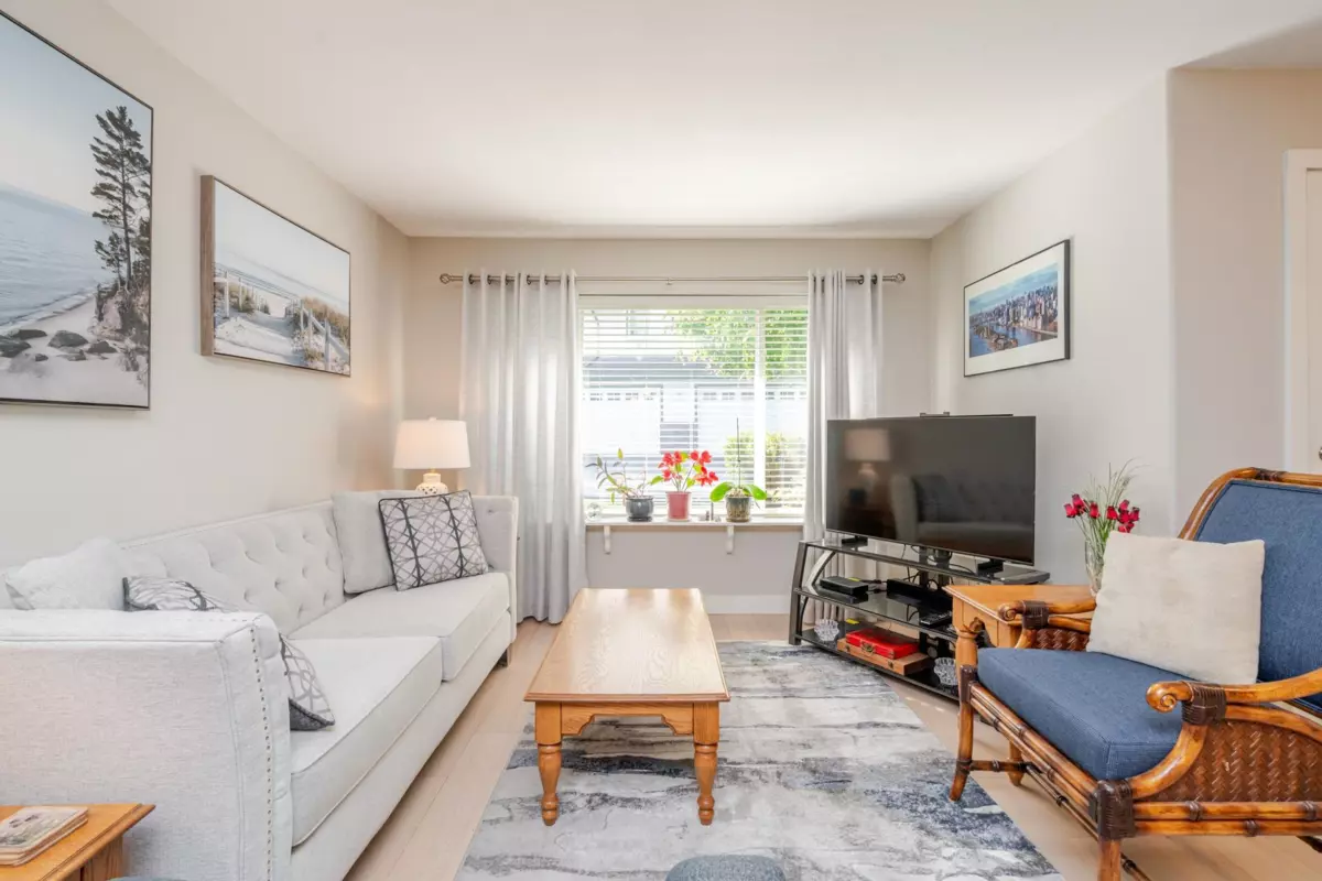 Dining Area Photo of 64 34250 Hazelwood Avenue, Abbotsford, BC
