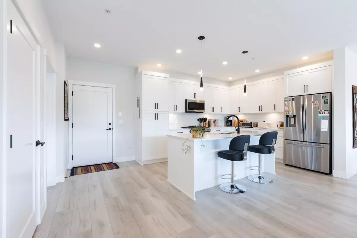 Family Room Photo of 502 22638 119 Avenue, Maple Ridge, BC