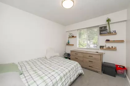 Guest Bathroom Photo of 11792 80a Avenue, Delta, BC