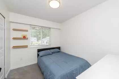 Powder Room Photo of 11792 80a Avenue, Delta, BC