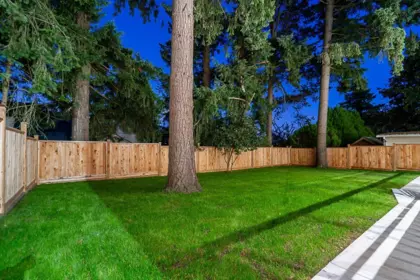 Garden / Landscaping Photo of 1232 Parker Street, White Rock, BC