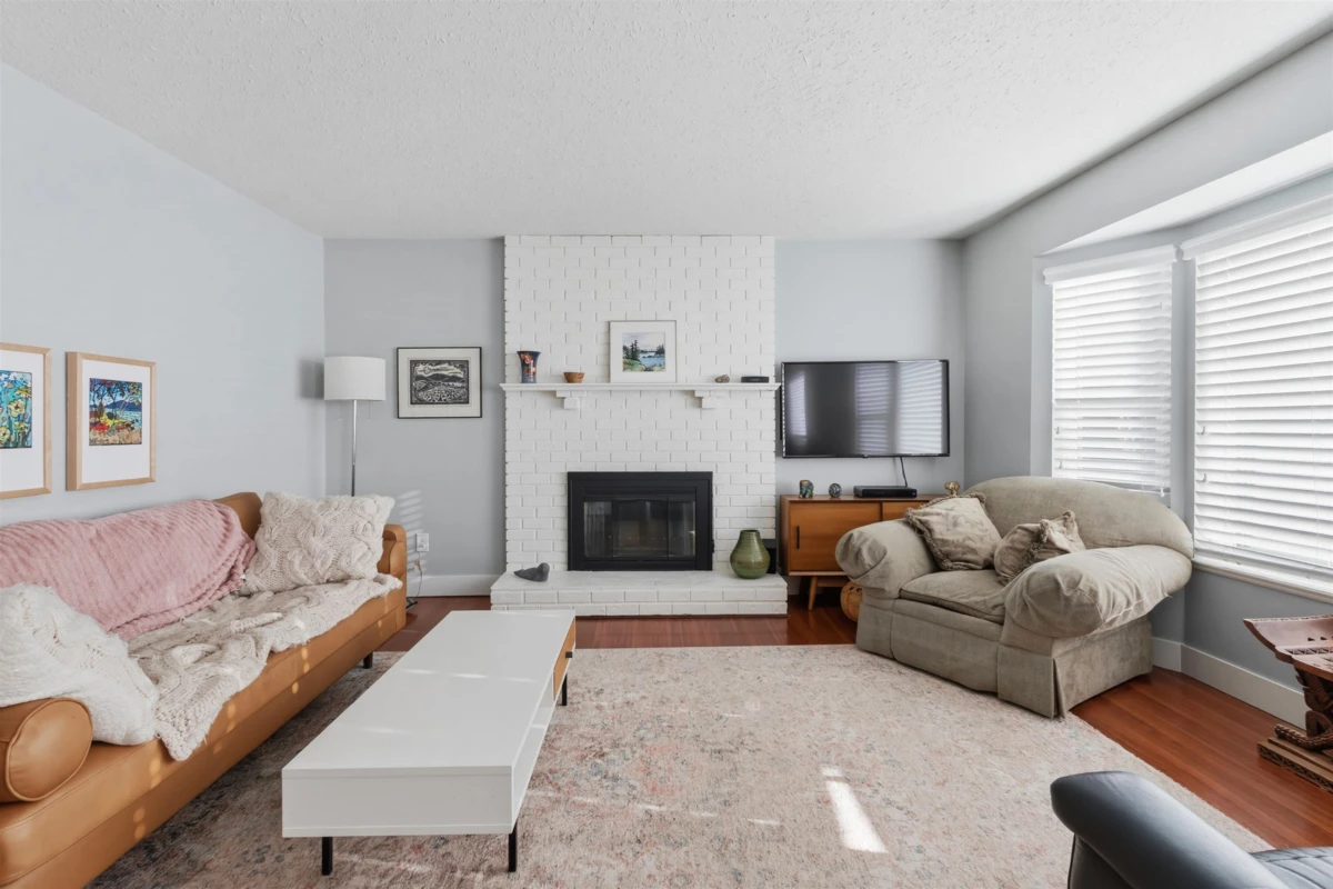 Living Room Photo of 9442 212b Street, Langley, BC