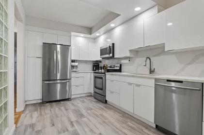 205 3151 Woodbine Drive, North Vancouver, BC, North Vancouver — Apartment/Condo for sale