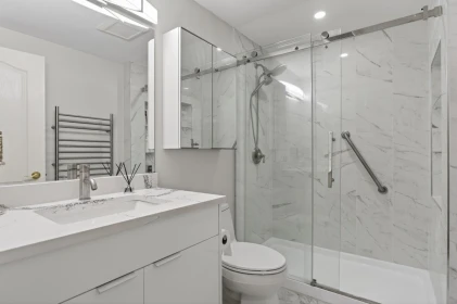 Primary Bathroom Photo of 205 3151 Woodbine Drive, North Vancouver, BC