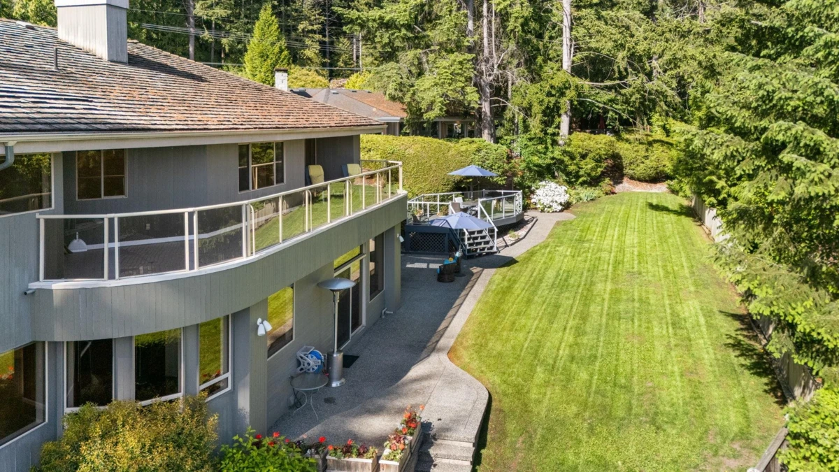 Family Room Photo of 4406 Woodpark Road, West Vancouver, BC