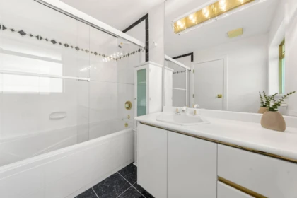 Hot Tub / Spa Photo of 4406 Woodpark Road, West Vancouver, BC