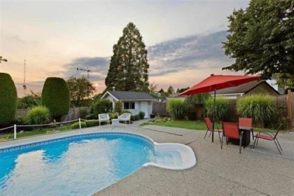 Basement Recreation Room Photo of 18244 54 Avenue, Surrey, BC