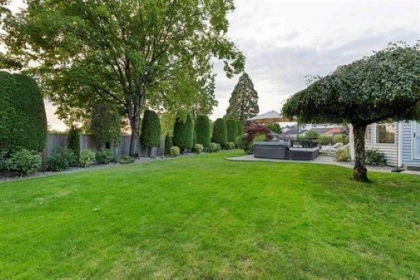 Breakfast Nook Photo of 18244 54 Avenue, Surrey, BC