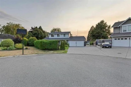Front Yard Photo of 18244 54 Avenue, Surrey, BC
