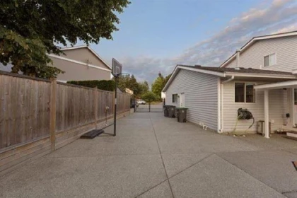 Office / Den Photo of 18244 54 Avenue, Surrey, BC