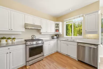 Kitchen Island Photo of 23800 Kanaka Way, Maple Ridge, BC