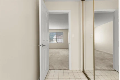 Entry Foyer Photo of 52 6001 Promontory Road, Chilliwack, BC