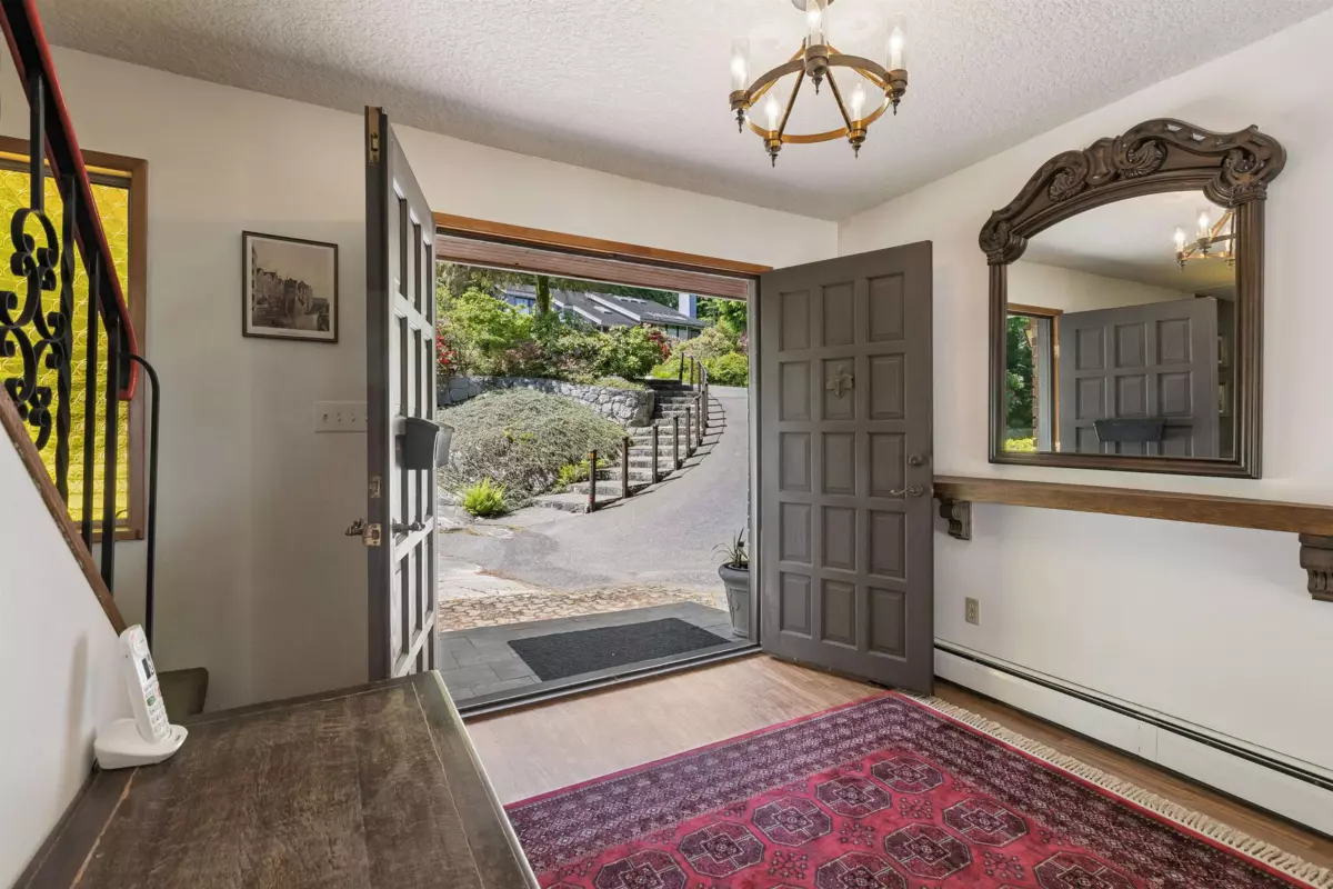 Living Room Photo of 615 Ballantree Road, West Vancouver, BC