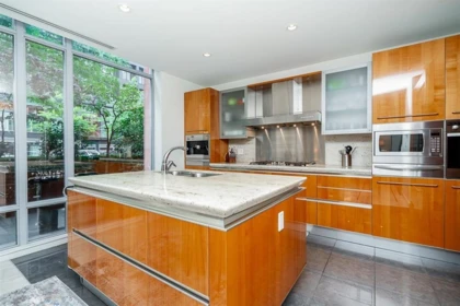 1163 W Cordova Street, Vancouver, BC, Vancouver — Townhouse for sale