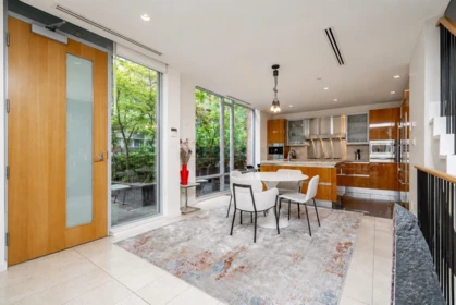 1163 W Cordova Street, Vancouver, BC, Vancouver — Townhouse for sale