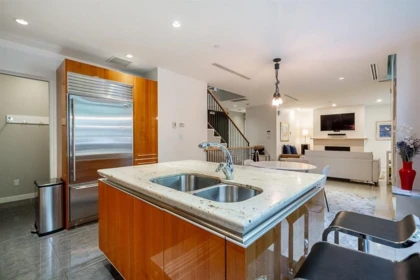 1163 W Cordova Street, Vancouver, BC, Vancouver — Townhouse for sale