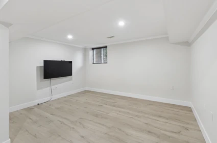 Garage Interior Photo of 122 Chestnut Court, Port Moody, BC