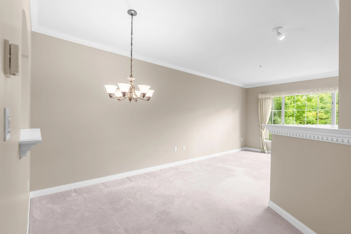 Dining Area Photo of 207 2985 Princess Crescent, Coquitlam, BC