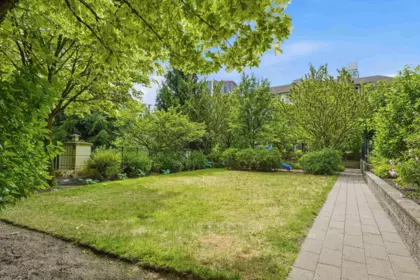 Front Yard Photo of 403 2088 Beta Avenue, Burnaby, BC