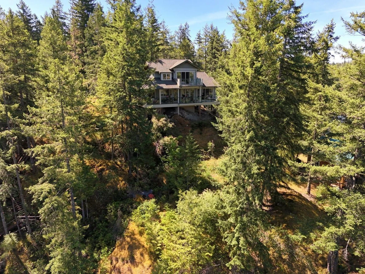 Exterior Rear Photo of 6005-09 Bluff Place, Madeira Park, BC