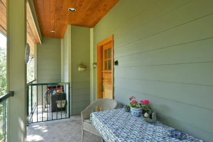 Breakfast Nook Photo of 6005-09 Bluff Place, Madeira Park, BC