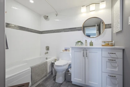 Guest Bathroom Photo of 904 32440 Simon Avenue, Abbotsford, BC