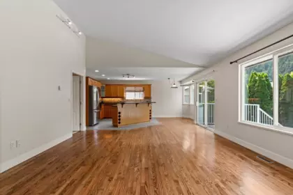 322 Miami River Drive, Harrison Hot Springs, BC, Harrison Hot Springs — Single Family Residence for sale