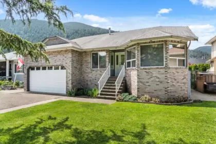 322 Miami River Drive, Harrison Hot Springs, BC, Harrison Hot Springs — Single Family Residence for sale