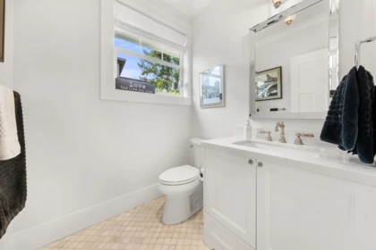 Guest Bathroom Photo of 19892 44 Avenue, Langley, BC