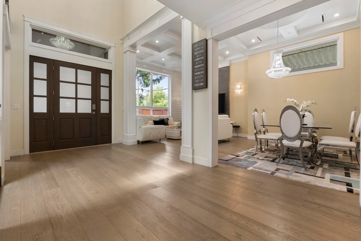 Dining Area Photo of 1580 Chestnut Street, Surrey, BC