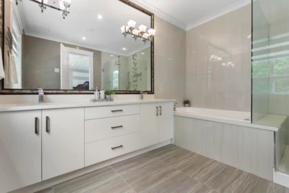 Hallway Photo of 1580 Chestnut Street, Surrey, BC