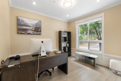 Kitchen Island Photo of 1580 Chestnut Street, Surrey, BC