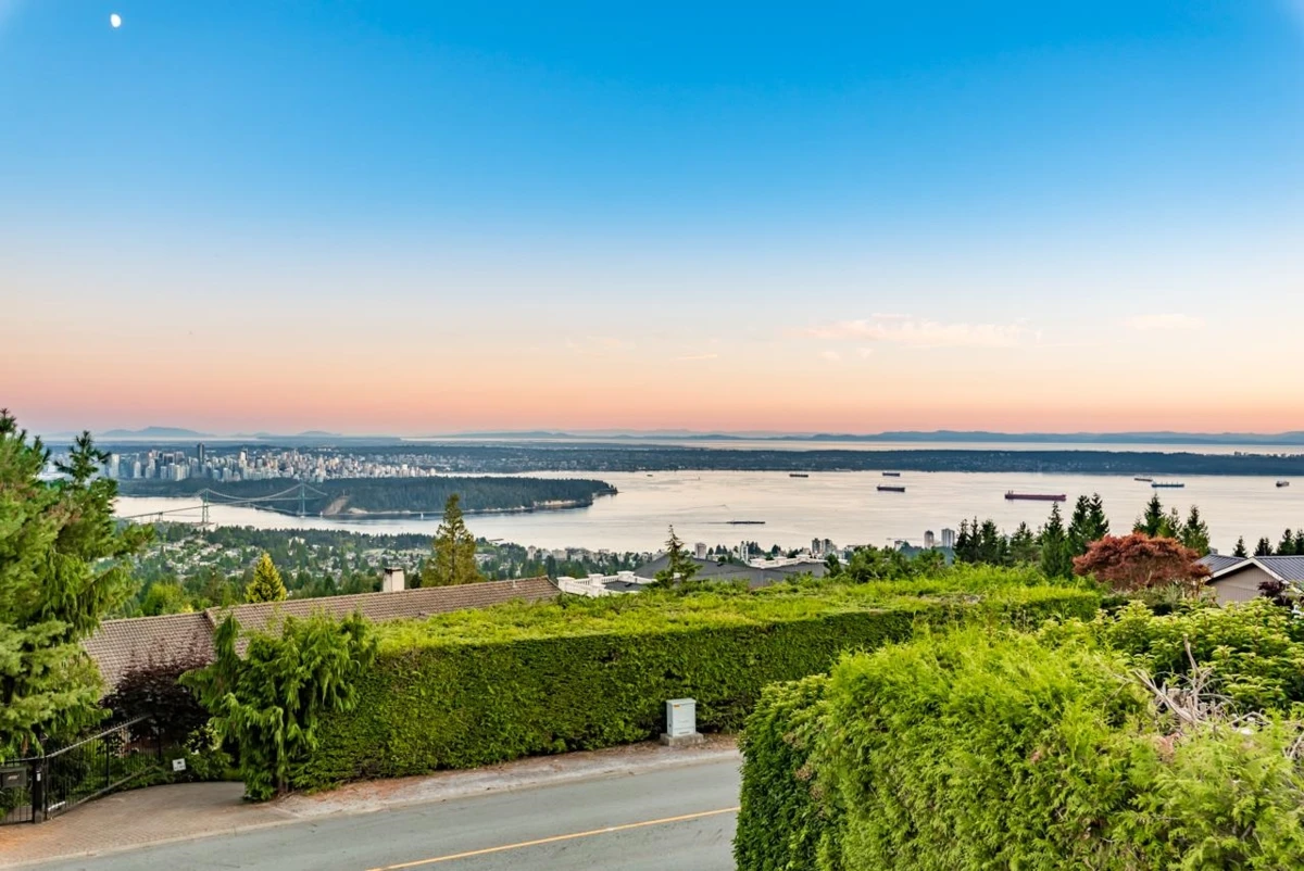 Living Room Photo of 1441 Chartwell Drive, West Vancouver, BC