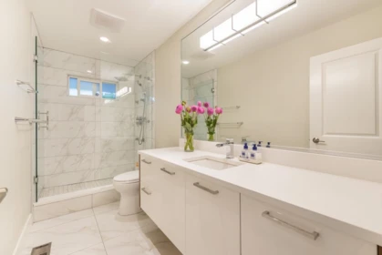 Powder Room Photo of 1441 Chartwell Drive, West Vancouver, BC