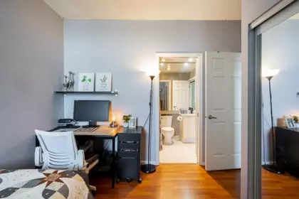 Hallway Photo of 2001 14881 103a Avenue, Surrey, BC