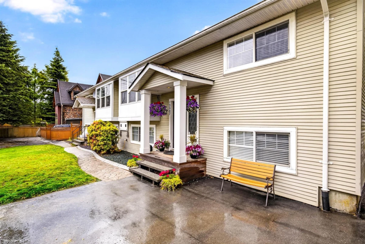 Family Room Photo of 12905 99 Avenue, Surrey, BC