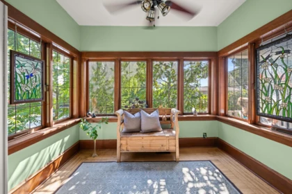 Breakfast Nook Photo of 207 Eighth Street, New Westminster, BC