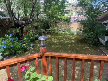 Garden / Landscaping Photo of 207 Eighth Street, New Westminster, BC